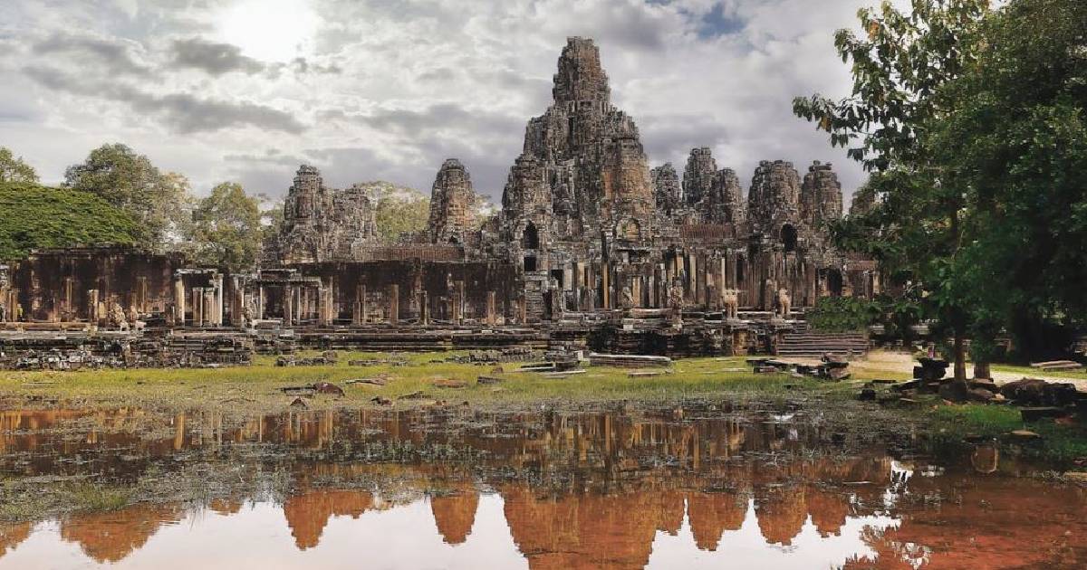 Cambodia: Stunning beaches, magnificent temples and rich heritage are what await you in Cambodia. This destination issues on arrival visa for tourism or business trip valid for 30 days.